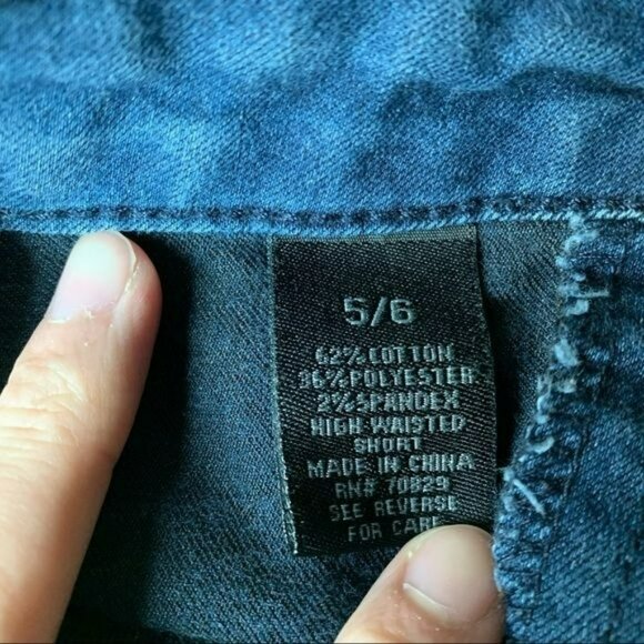 Rue 21 women's size 5/6 high waisted stretch bootie shorts with front buttons - Picture 7 of 8